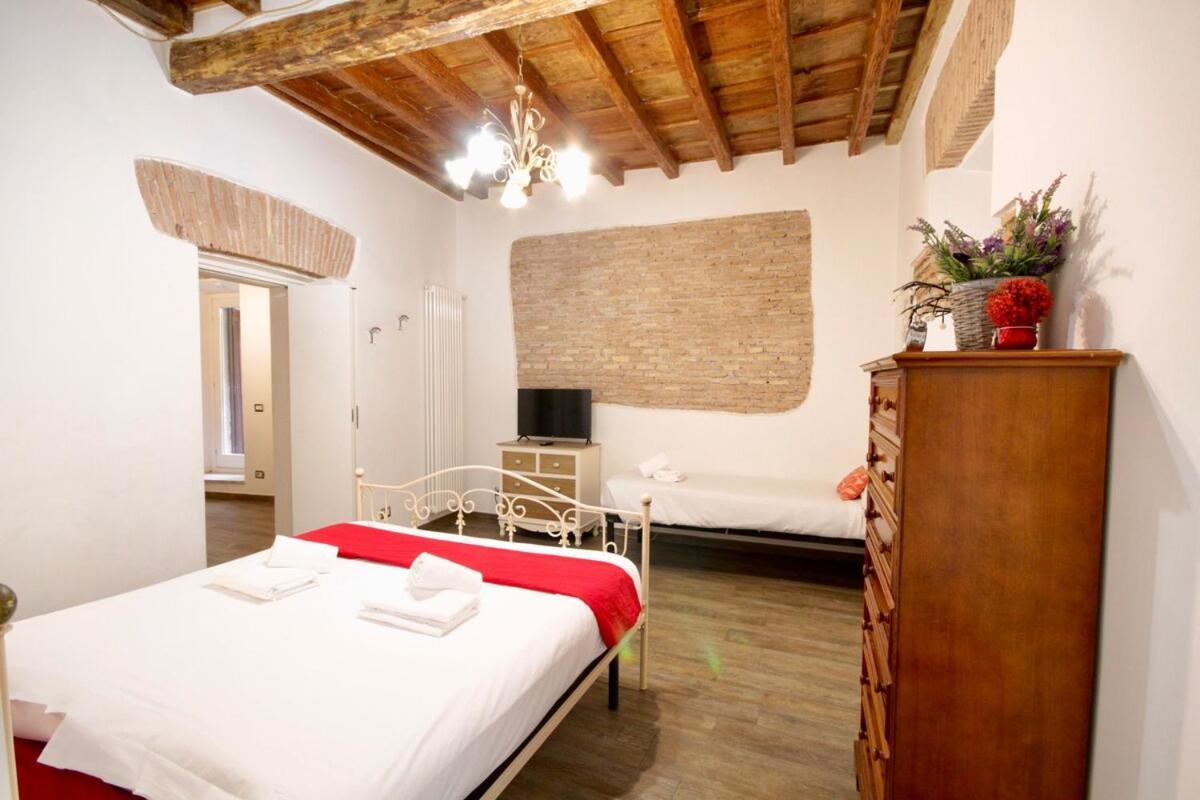 Apartament Hc - In The Heart Of Campo De' Fiori Rzym Zewnętrze zdjęcie