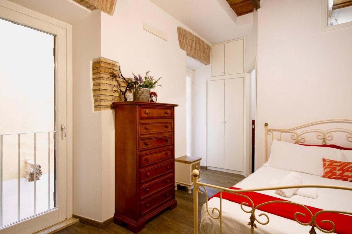 Apartament Hc - In The Heart Of Campo De' Fiori Rzym Zewnętrze zdjęcie
